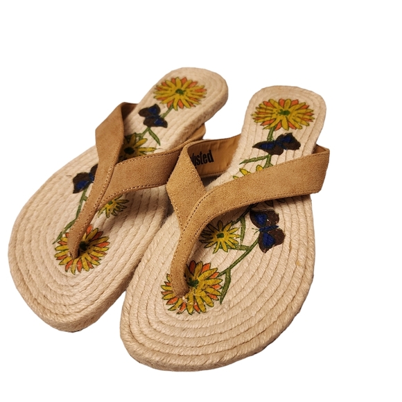 Floral and Butterfly Espadrille Thong Sandals  Size 7 NWOT - Picture 3 of 8